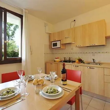 Apartmanhotel Budget Village - Porto Letizia