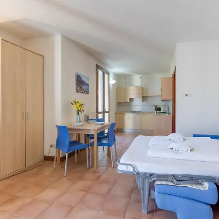 Hotel apartamentowy Budget Village - Porto Letizia 2*