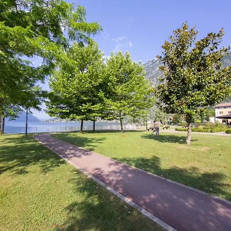 Budget Village - Porto Letizia 3* Porlezza