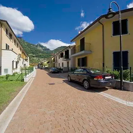 Budget Village - Porto Letizia Porlezza