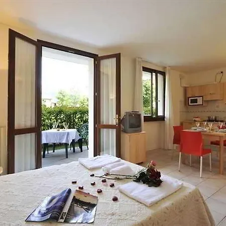 Budget Village - Porto Letizia