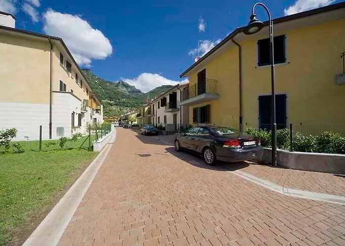 Budget Village - Porto Letizia Porlezza